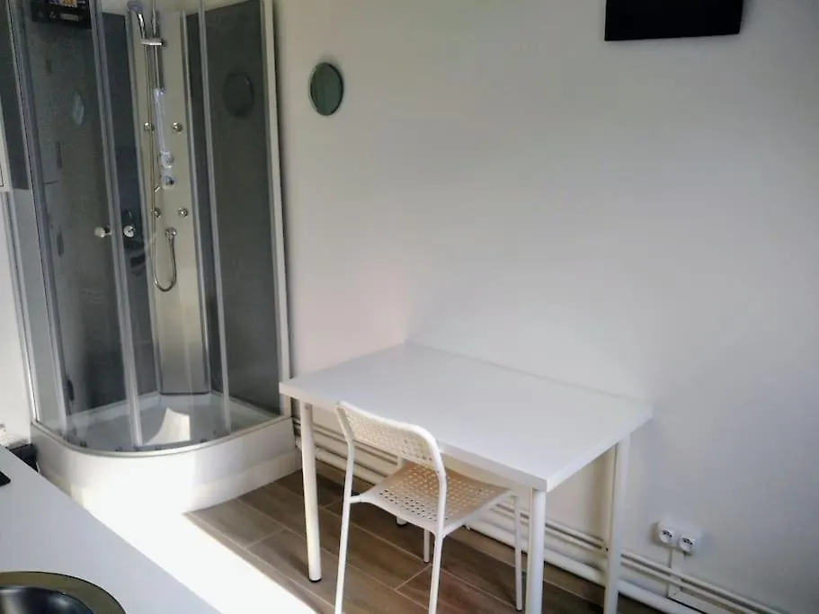 Apartament Mini Studio Au Pied De La Tour Eiffel - Completely Refurbished Speed Wifi, Check In 24H, Bed King Size 140X190, No Lift 6Th Floor, Shared Toilets Paryż