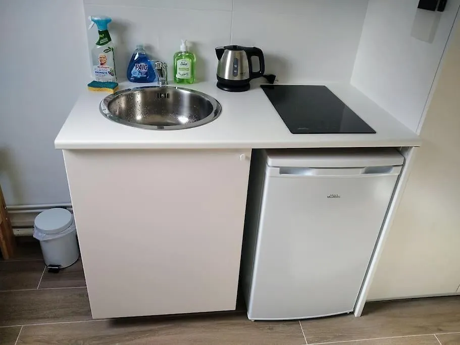 Apartament Mini Studio Au Pied De La Tour Eiffel - Completely Refurbished Speed Wifi, Check In 24H, Bed King Size 140X190, No Lift 6Th Floor, Shared Toilets Paryż