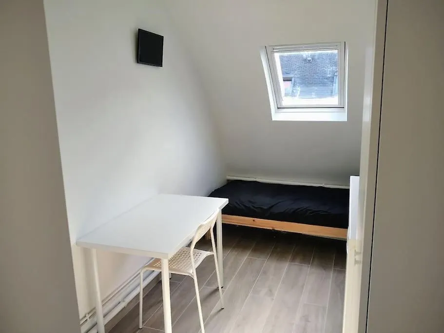 Apartament Mini Studio Au Pied De La Tour Eiffel - Completely Refurbished Speed Wifi, Check In 24H, Bed King Size 140X190, No Lift 6Th Floor, Shared Toilets Paryż