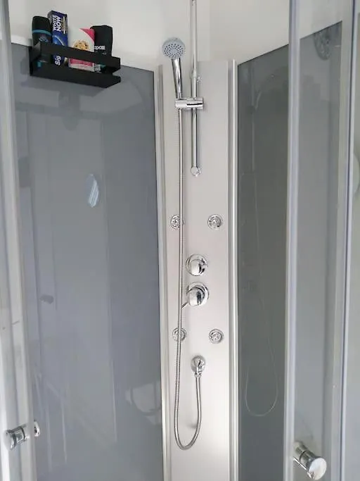 Apartament Mini Studio Au Pied De La Tour Eiffel - Completely Refurbished Speed Wifi, Check In 24H, Bed King Size 140X190, No Lift 6Th Floor, Shared Toilets Paryż