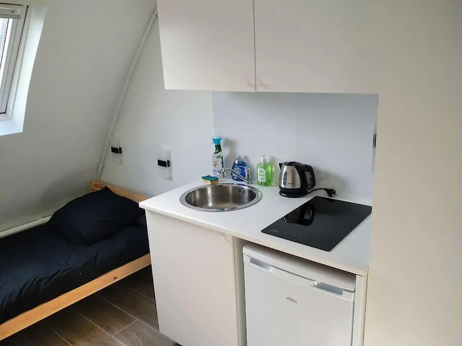 Mini Studio Au Pied De La Tour Eiffel - Completely Refurbished Speed Wifi, Check In 24H, Bed King Size 140X190, No Lift 6Th Floor, Shared Toilets Apartment Paris France
